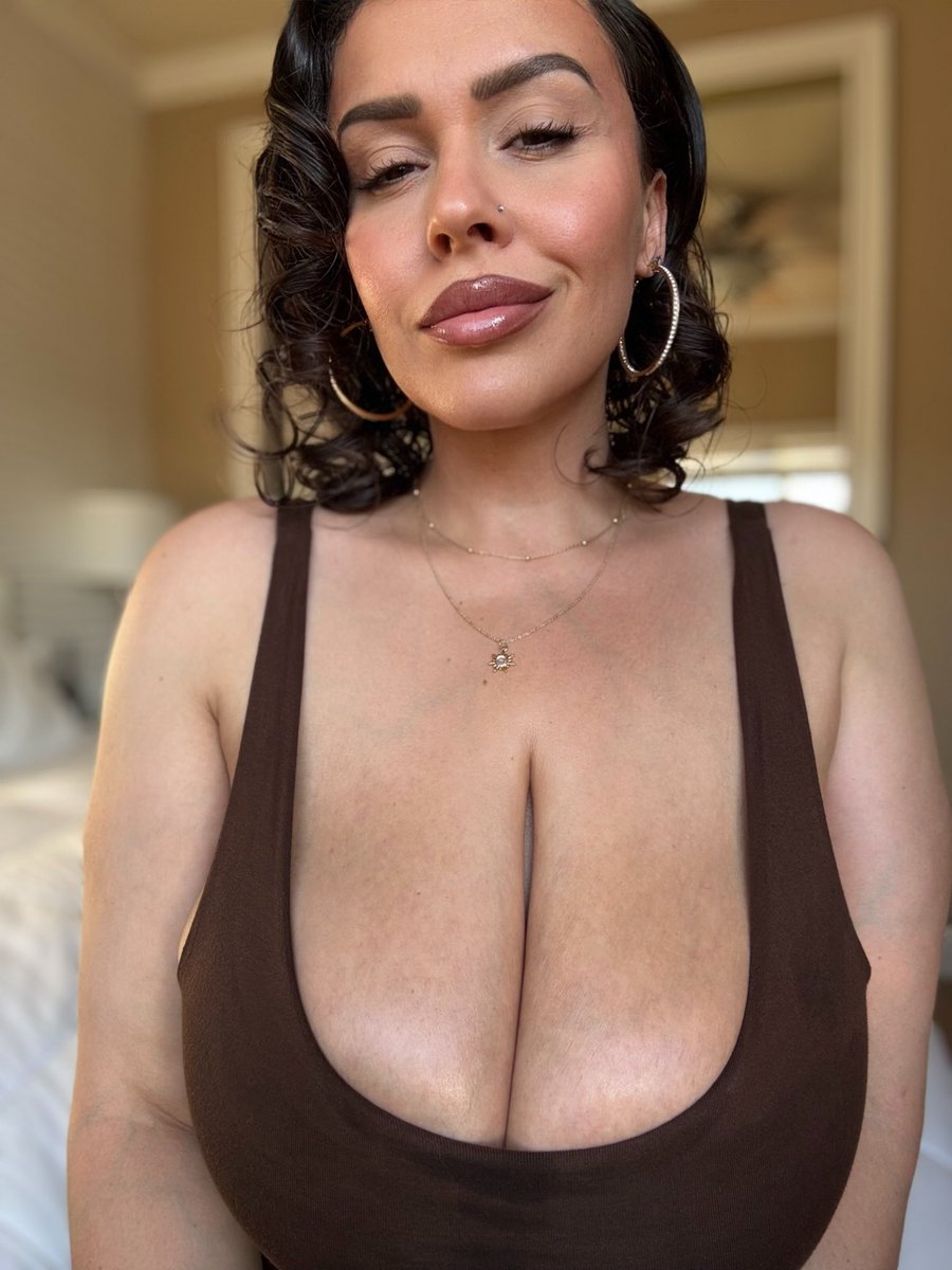 giablazesecret's tweet photo. Could you handle it? 😏 https://t.co/XXADSaZddu