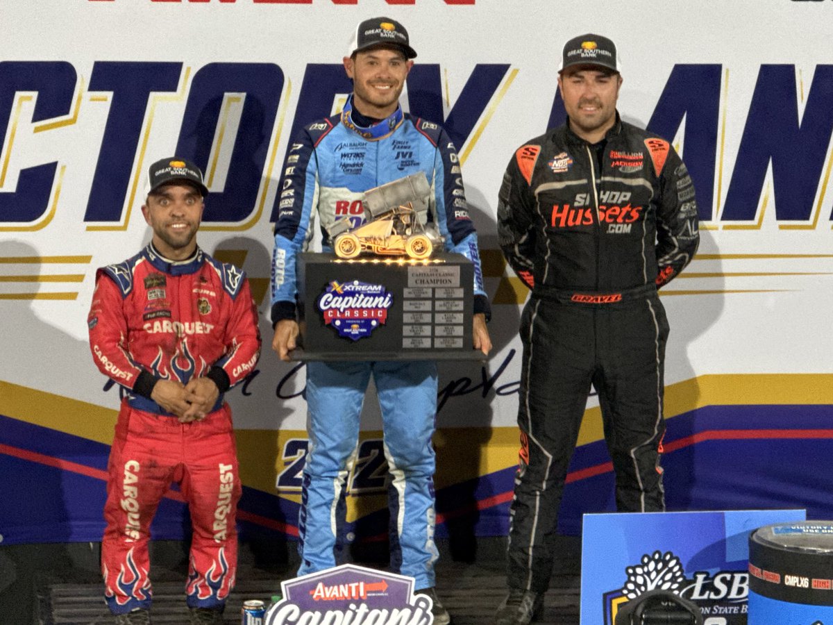 HighLimitRacing's tweet photo. Another awesome edition of the #CapitaniClassic in the books at @KnoxvilleRaces!

🥇 @KyleLarsonRacin (@Paul_Silva57)
🥈 @Rico_Abreu (@TonyStewart_Rcg)
🥉 @DavidGravel (@BigGameMotorspt)

The focus now turns to Monday’s @OskyChallenges on @FloRacing. https://t.co/v8E9oHEmSj