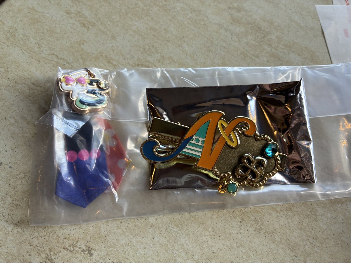 shake_shake_rn's tweet photo. 【交換】USJ ユニバ ワンピース プレミアムサマー プレサマ プレショ ヘアピン チャーム

譲）ナミ、ブルック

求） サンジ、ゾロ、ルフィ

本日パーク内にて交換希望です。
お気軽にリプ、DMお待ちしております！ https://t.co/5tLHhfkpli