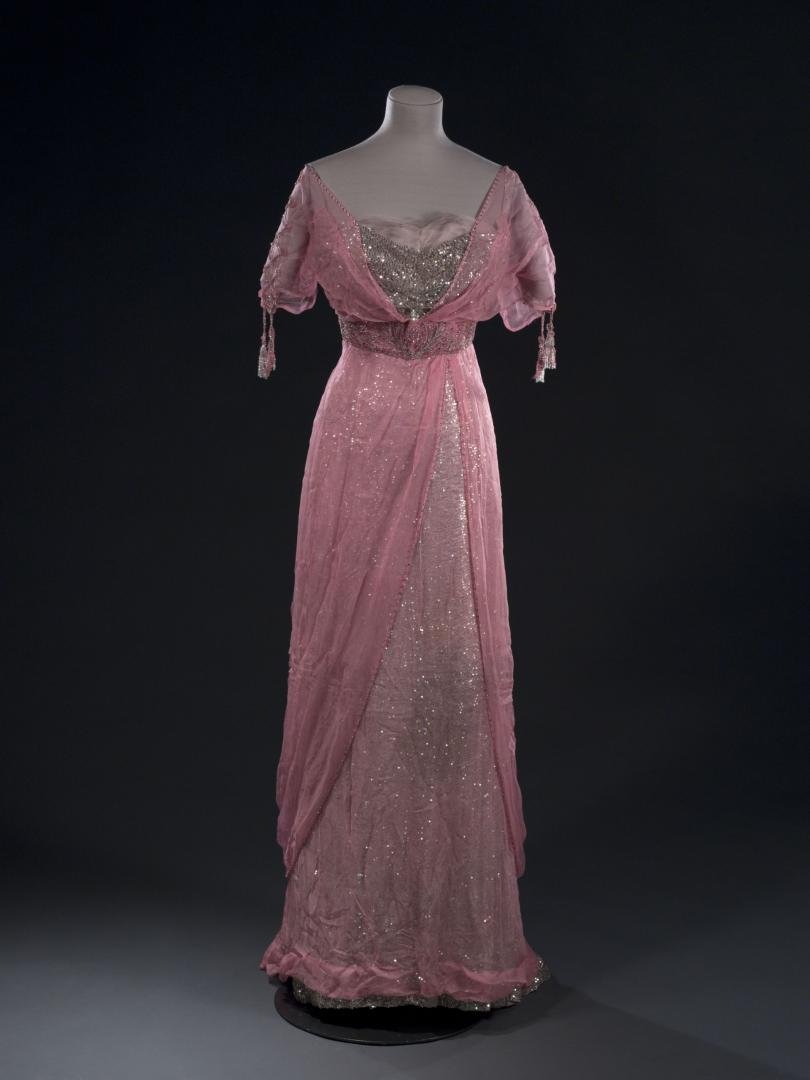plummie9's tweet photo. France

Evening Dress, 1905

Silk chiffon, silk satin under-dress, silk tulle, sequins, glass beads

@PalaisGalliera 
#FashionHistory https://t.co/k3nh2DCLIA