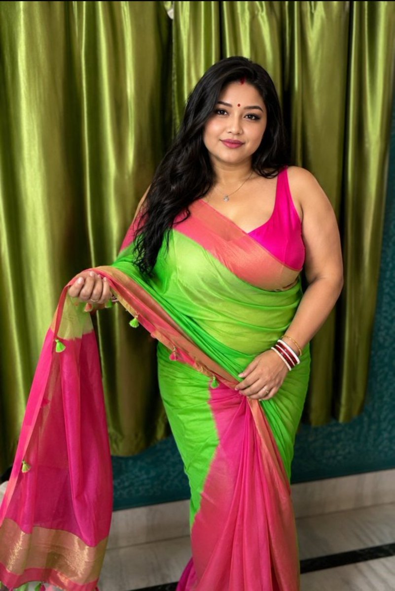 yout50377_rocky's tweet photo. Balcony me plants ko paani dena to bnana haii asal me to logo ko apna jism dheka kar lubhana maa ka kaam hai. 

Samne kal hai 4 bouncer ne room rent se liya unko he lubha rhe h. 

Maa - uuff kya body hai bouncer ke inke niche aaker to meri sari aaag bhuj jayegiii https://t.co/jiRV4giSE8