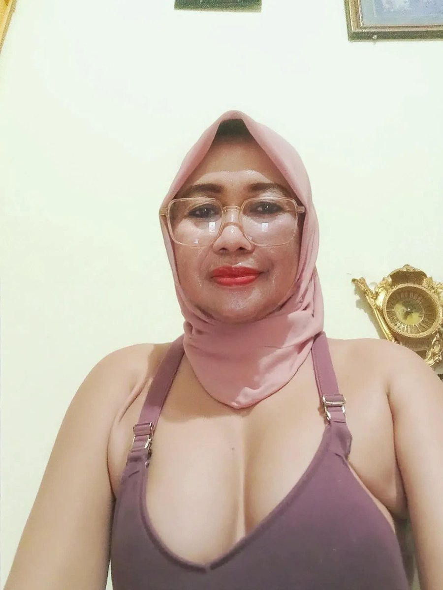 KadoItoyo51942's tweet photo. Selamat siang besty cobain BH yg dibelikan pacar ku bagus gak besty ? https://t.co/fyQNRM8RyO