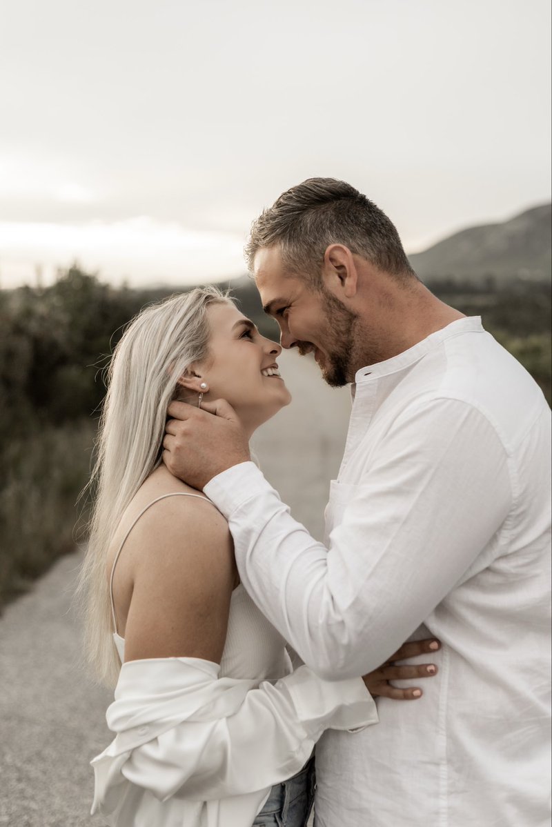 StephStrydom27's tweet photo. We’re Wessel &amp; Stephanie, a down-to-earth couple in our early 30s who packed two suitcases and moved from South Africa 🇿🇦 to the USA 🇺🇸. We’re trusting God through this new chapter, excited to build a life from scratch, meet beautiful people, and give back to those who bless us. https://t.co/fuQGF7RIND