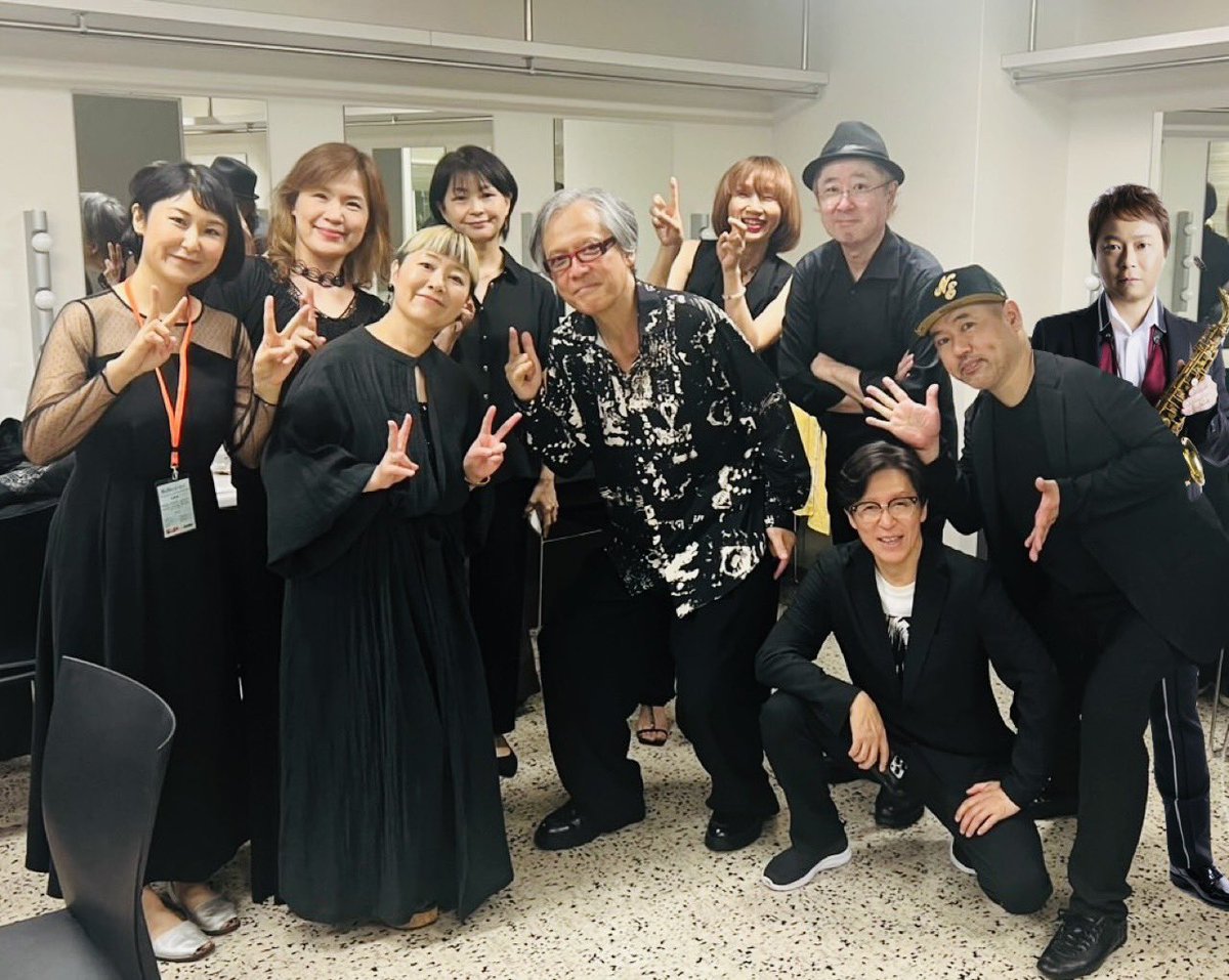 Kaoru_Abe's tweet photo. 昨日の角川映画音楽祭
昔観ていた映画の曲を演奏する事になるなんて、こんだら嬉しい事はないです。バンマスの石黒さんには迷惑かけつつバンドプラス弦カルの10人であらゆるジャンルの演奏させて頂きました。
小室さんと天と地とのHeaven and Earthと炎を同じステージで演れたのも嬉しかったです。続く https://t.co/5uWxBlh15S