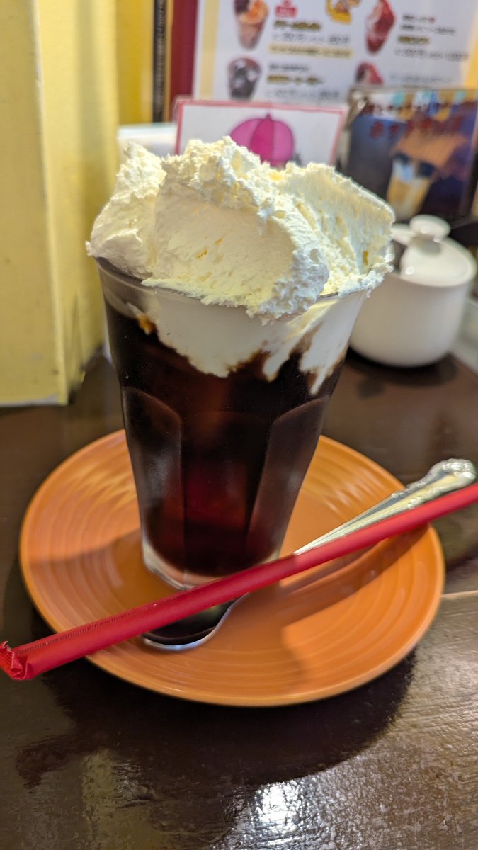 LushMTL's tweet photo. 生クリームがむちゃくちゃうまい https://t.co/kvraoE4Tzr