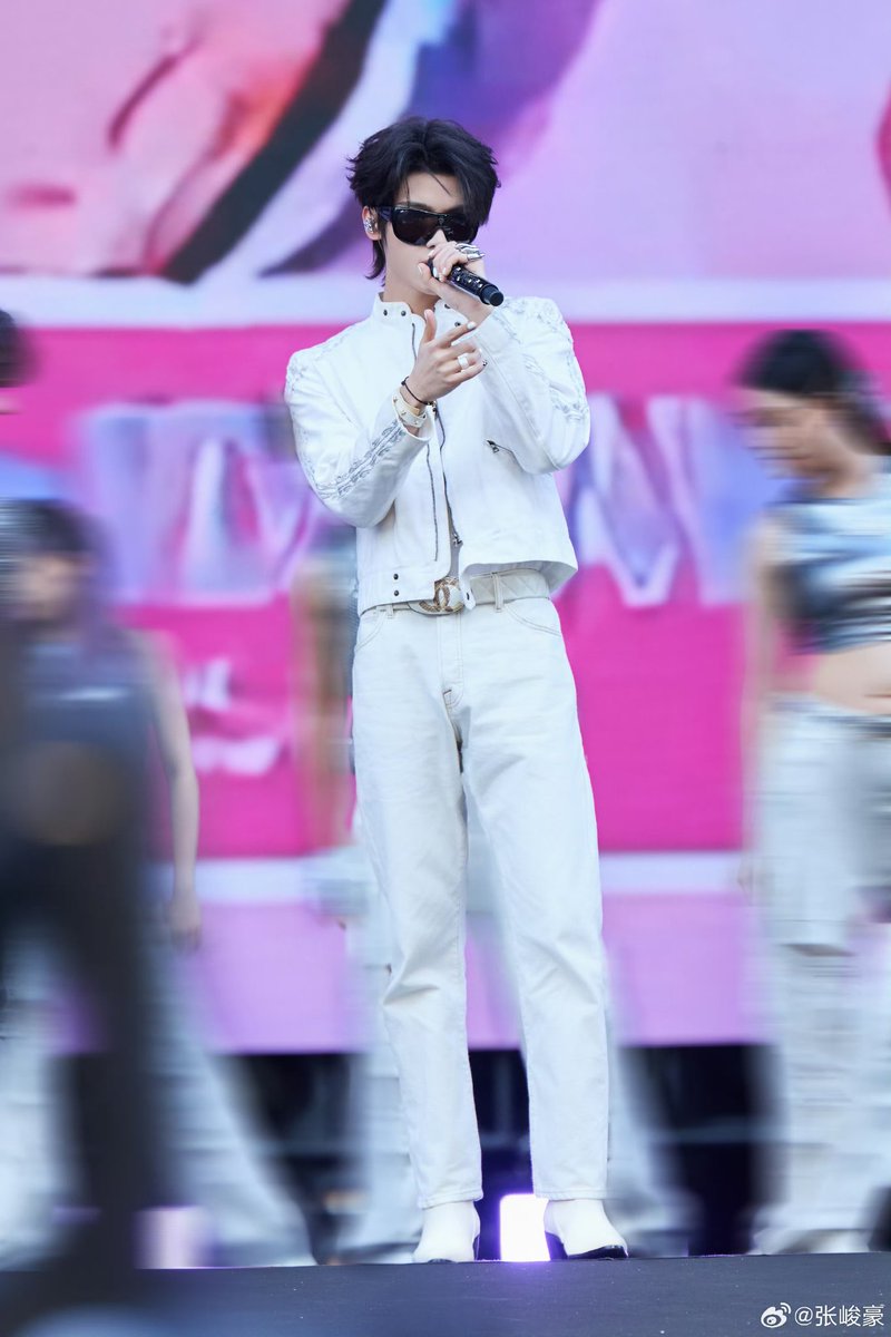 TF3rd_Peru's tweet photo. |[08/08/26]|•Actualización de #ZhangJunhao en su cuenta de Weibo 

Este momento
#SHUN理成张

🖇️https://t.co/CZSCECoT4e

#张峻豪 #TF家族 #TRANSFORMPROJECT #TF家族三代 #TF三代出道实录 #登陆计划 https://t.co/WmvnSTj6T1