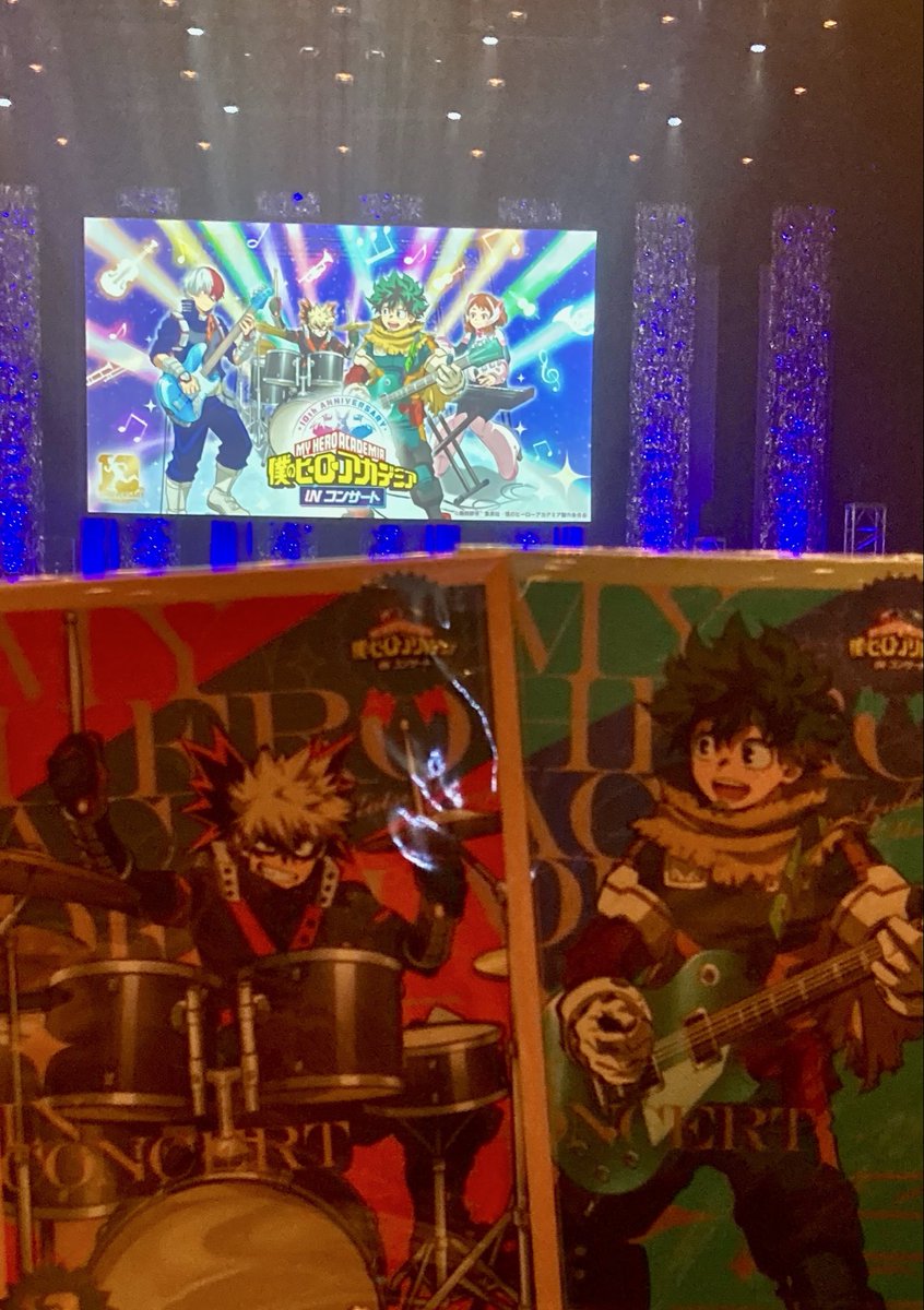okarina_okazu's tweet photo. 僕のヒーローアカデミアINコンサートに
後輩のハツナと昨日行ってきた。
最高だった。アニメ映像と生アフレコ生演奏。全部良かった。見るとこが多くて目があと何個か欲しかった。席も信じられないくらい良いところが当たってた。ヒロアカ好きで良かったー！ https://t.co/O2mXg0Pss0