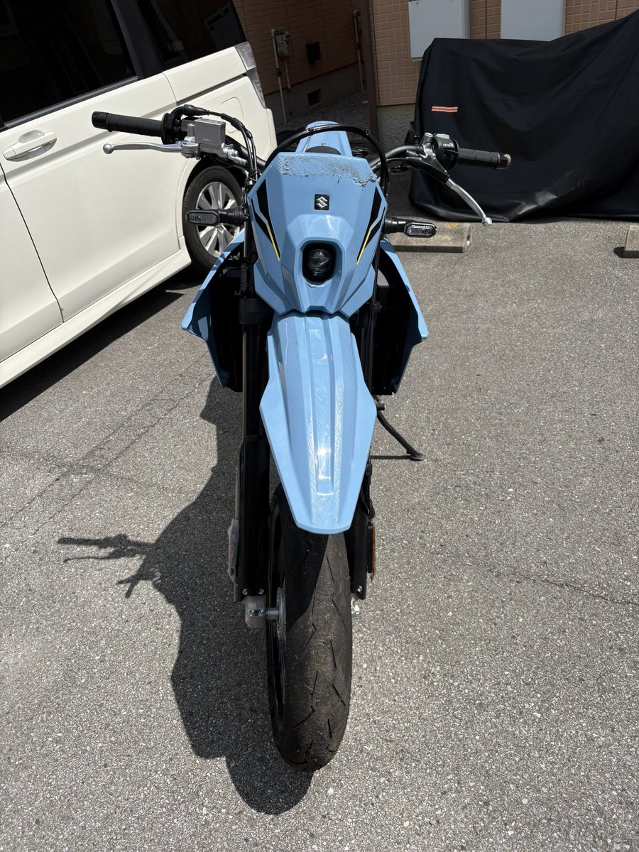 drz4sm___'s tweet photo. drzで転ぶとこんな感じに壊れるらしい
新��2ヶ月2000キロ
まー仕方ないでしょ https://t.co/rGMLVagA5K