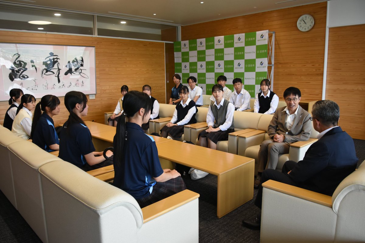 NumatacityPR's tweet photo. 【沼田高校インターハイ出場報告】

沼田高校のアーチェリー部と卓球部が、8月7日(金)、市役所を訪れ、インターハイの出場について星野市長に報告しました。

アーチェリー部は惜しくも予選敗退となりましたが、いつも通りのパフォーマンスを発揮できたと報告。

(続く) https://t.co/esUZwf7b7o