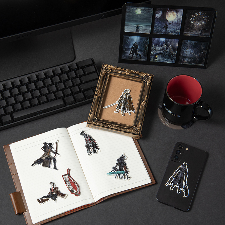 denfaminicogame's tweet photo. 『ブラッドボーン』新作グッズが登場。狩人や人形、時計塔のマリアをデザインした刺繍ステッカーも
https://t.co/tAIVb43KD5

全6種のアクリルマグネットや、マグカップ、アクリルコースターなどがラインナップ。池袋のPlayStation公式ライセンス・ポップアップストアにて8月17日まで販売 https://t.co/2TNzK9l1jG