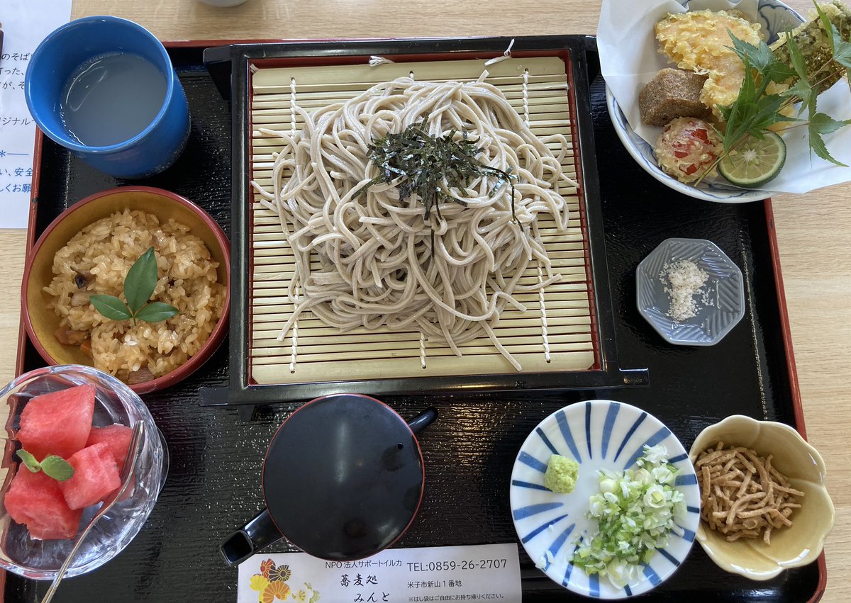 AtsukoQoo's tweet photo. #蕎麦処みんと
平日の営業。本日初めて行ってみた。
十割そばは予想通り美味しかった。それ以上に天麩羅が絶品😋　そばがきの天麩羅は初めてで、食感と味を楽しめた。

このお店はＢ型作業所。野菜は自家製。障がい者が活躍できる場を応援したい。 https://t.co/ntvyDYOBZU