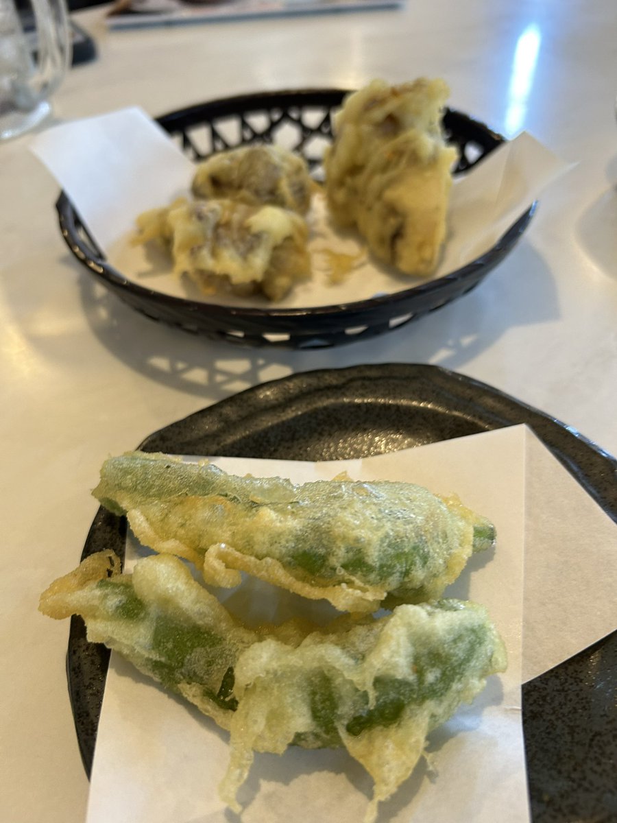 eminem0109's tweet photo. ライン下り激混みでまずはお食事！10割蕎麦ではないけど注文してから切って茹でてるようで少し提供までに時間はかかるけど美味しいお蕎麦でした！ https://t.co/KHOTd3w7df