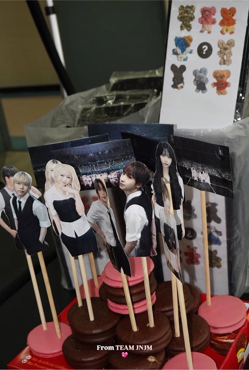 jenmong23's tweet photo. seems like the cute keyring is a gift from team jnjm~ dancers got one too, its seems like a moru doll that they made and turned into a blindbox! so cute 🤍 https://t.co/OO6F7yHxvb