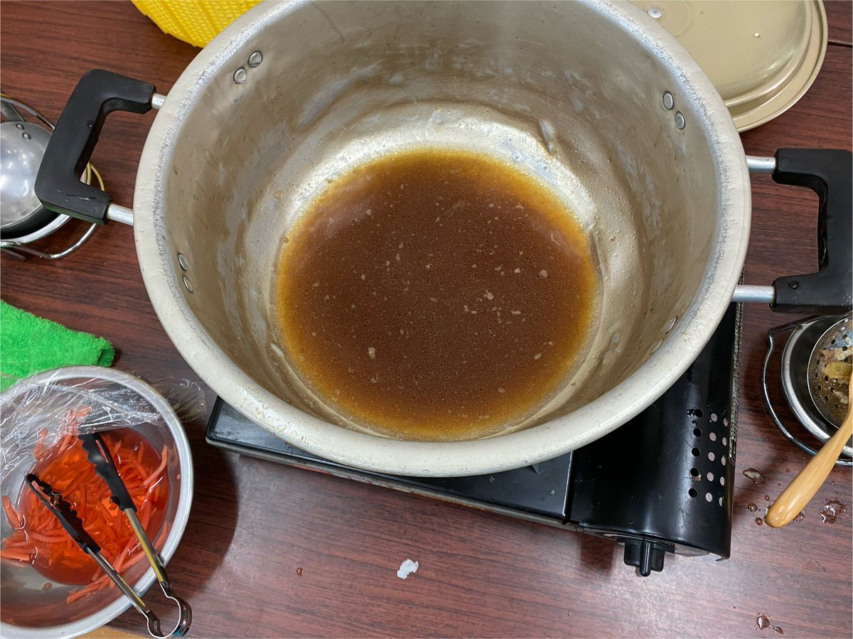 jsf_chiyoda's tweet photo. 3日目のお昼ご飯は牛丼！写真忘れて食べかけ…皆んな完食！お鍋の中も空っぽに！流石❣️人気メニュー‼️美味しく頂きました！  #千代田区海洋少年団  #3日目の昼食  #牛丼  #完食  #お鍋空っぽ https://t.co/3vNMuMbkGS