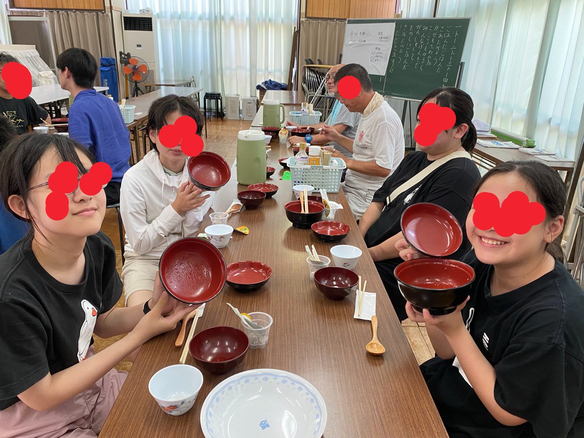 jsf_chiyoda's tweet photo. 3日目のお昼ご飯は牛丼！写真忘れて食べかけ…皆んな完食！お鍋の中も空っぽに！流石❣️人気メニュー‼️美味しく頂きました！  #千代田区海洋少年団  #3日目の昼食  #牛丼  #完食  #お鍋空っぽ https://t.co/3vNMuMbkGS