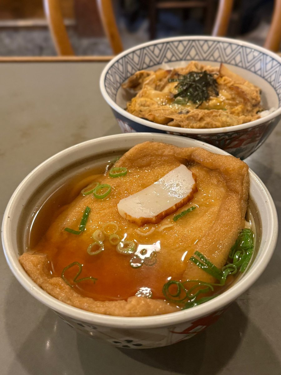 crew_value1's tweet photo. きつねうどん発祥のお店
創業1893年で133年続く老舗
大阪・南船場にある【うさみ亭マツバヤ】
名物の「きつねうどん」は、甘めに炊いた大きなお揚げと、だしの効いた優しい味わい
大阪グルメなら一度は訪れたい名店 https://t.co/sBV4HdlJU9