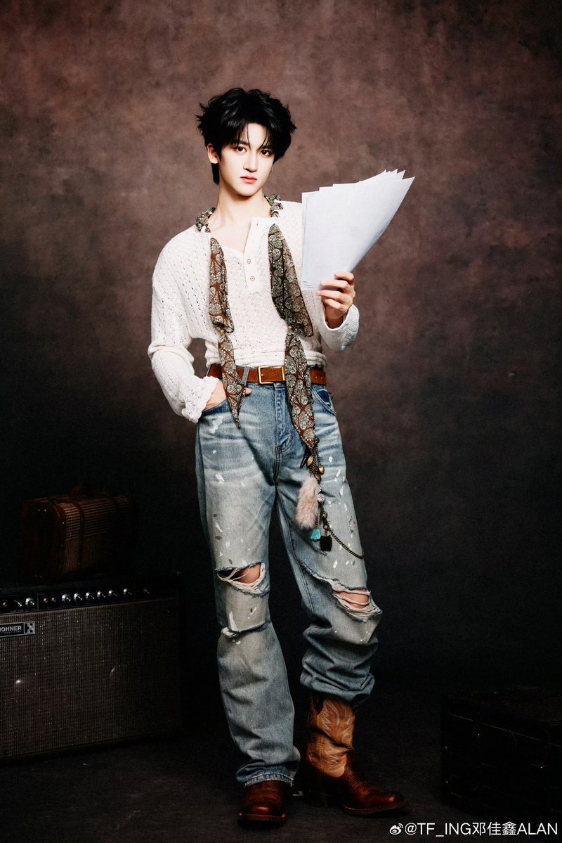 TF3rd_Peru's tweet photo. |[08/09/26]|•Actualización de #DengJiaxin en su cuenta de Weibo

Escucha, es la melodía del otoño 🎶
#多多佳鑫 

🖇️https://t.co/Ww74u8yIWM

#邓佳鑫 #TF家族 #登陆日 #登陆计划 #TRANSFORMPROJECT #TF_ING https://t.co/7r14dVtmci