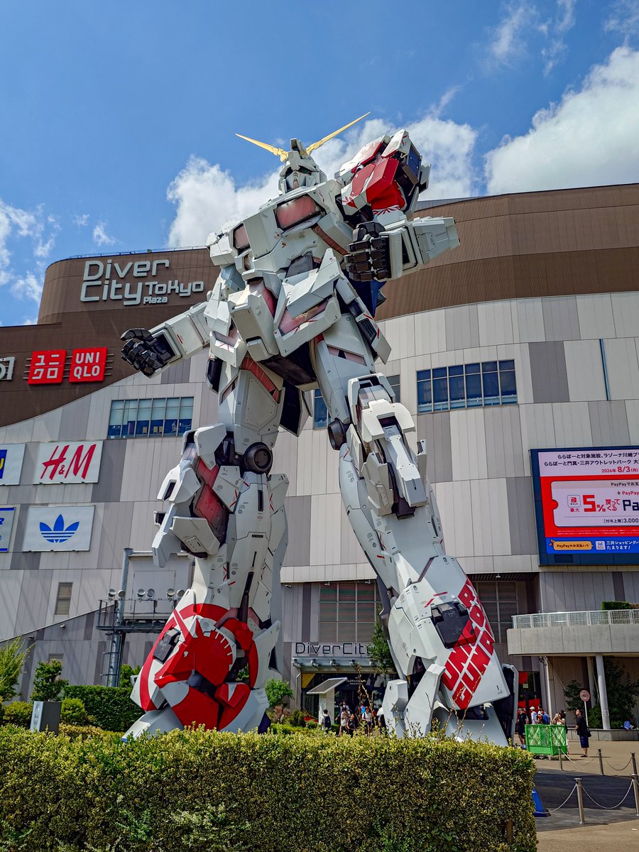 gdam429mk2's tweet photo. 絶好の撮影日和で超綺麗に撮影できた！！
ユニコーンガンダム立像もあと半月か… https://t.co/jxPSDNwEWK