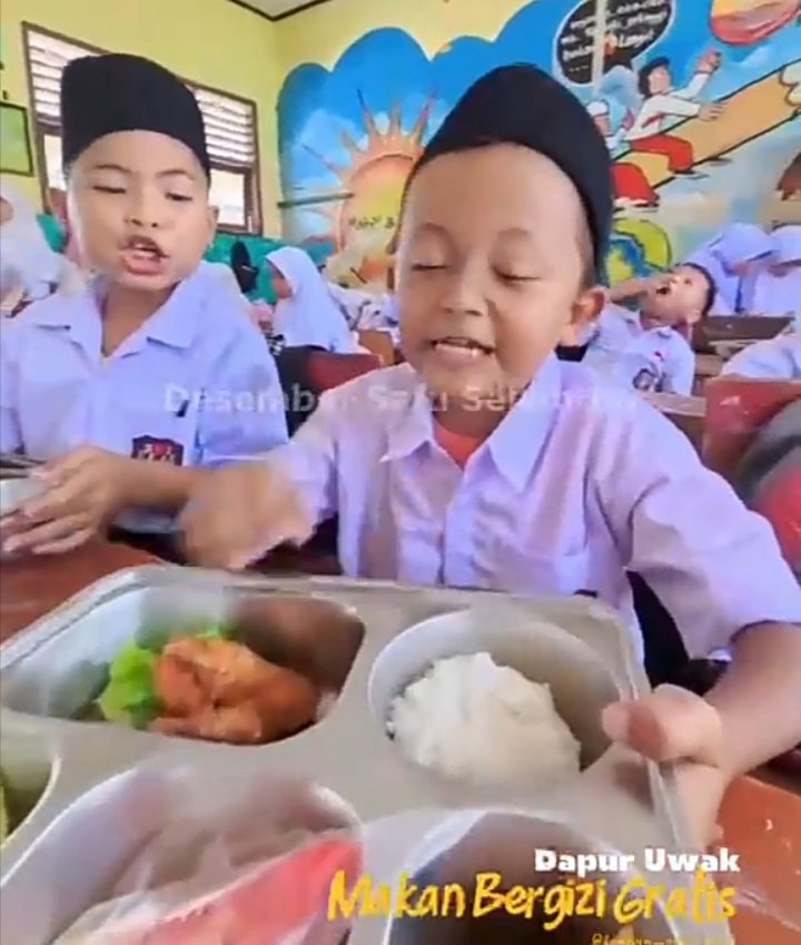 doit_arif's tweet photo. MBG untuk memastikan terpenuhi gizi ibu hamil dan anak-anak Indonesia. Anak Cerdas Indonesia Berkualitas
 
#KDMPMenguatkanDesa
#MBGuntukgizianakNKRI
#TPPKerjaBerdampak
#KemendesaPDT https://t.co/xubbleuCbY