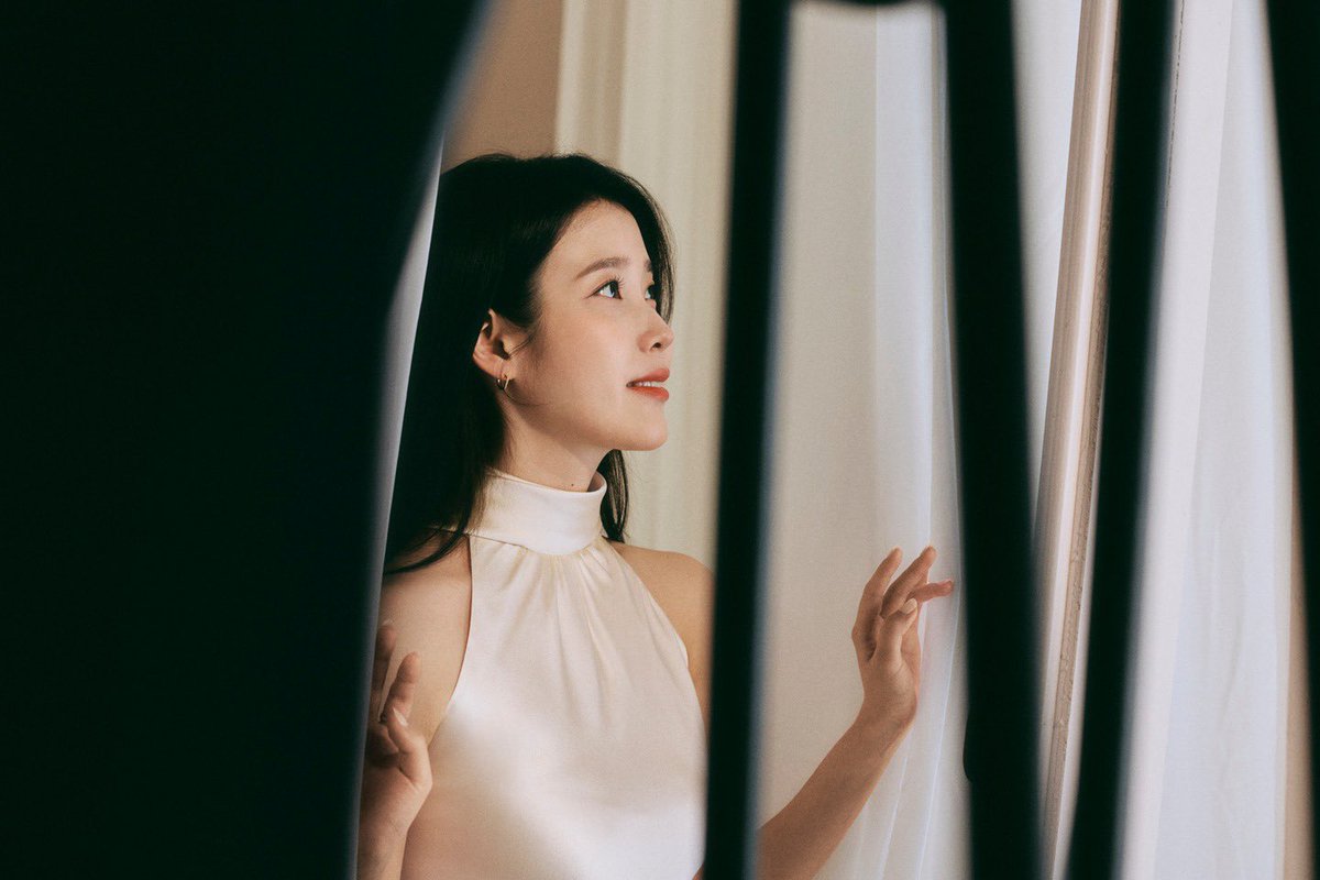 iuedelweiss's tweet photo. 에스티로더 코리아 인스타그램 #아이유
Estée Lauder Korea Instagram Post #IU https://t.co/bKf4c4MJUn