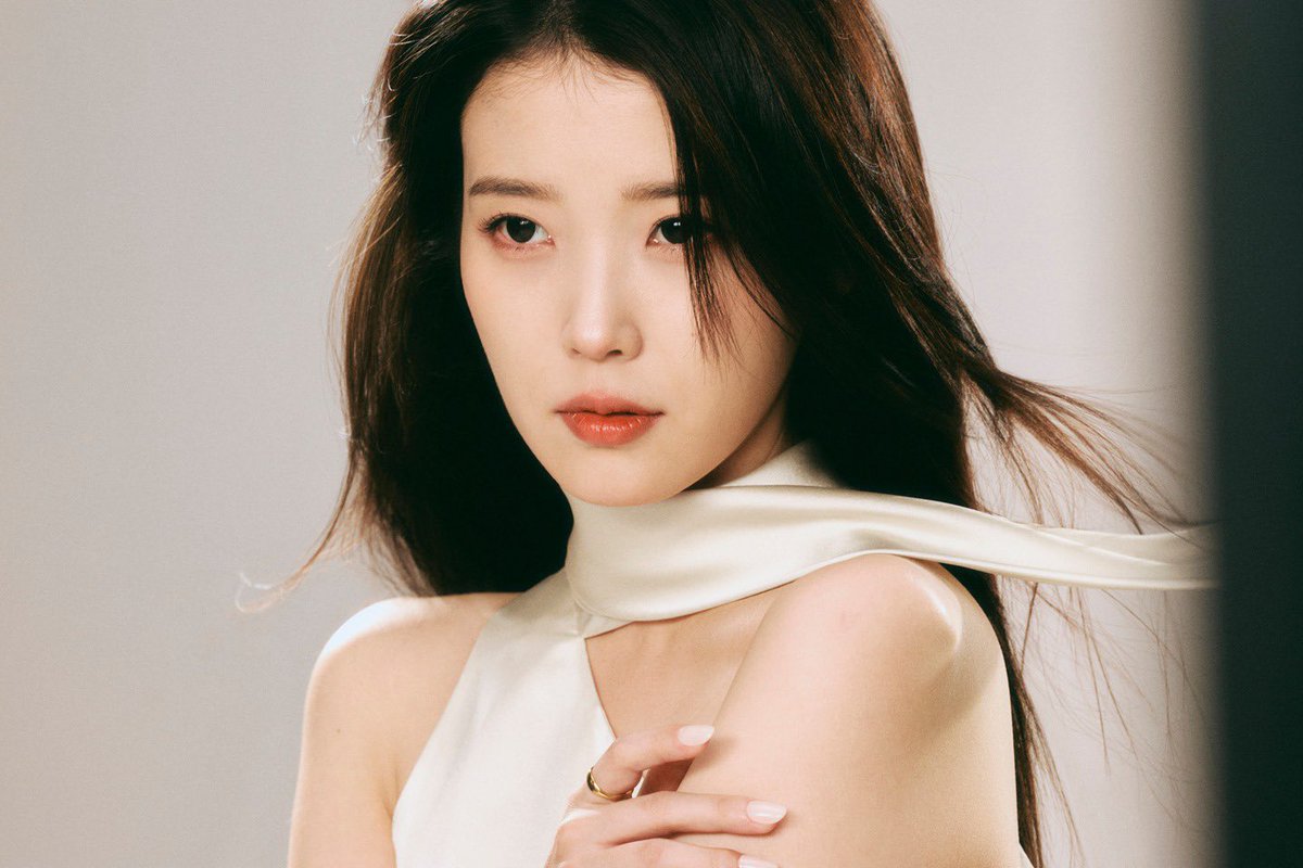 iuedelweiss's tweet photo. 에스티로더 코리아 인스타그램 #아이유
Estée Lauder Korea Instagram Post #IU https://t.co/bKf4c4MJUn