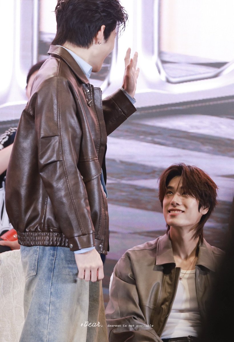alextb0220's tweet photo. The way Pw fixed P shirt after being teased by Fot...like scolding his son Fot, stop doing it to your dad. And Fot was like awww ~ 
And then pw looked at P 🥹  with the look of love like it's okay bb i got you 😭💕
They are boyfaen behavior, no friends doing that 🫠🫠🫠
#pondphuwin
