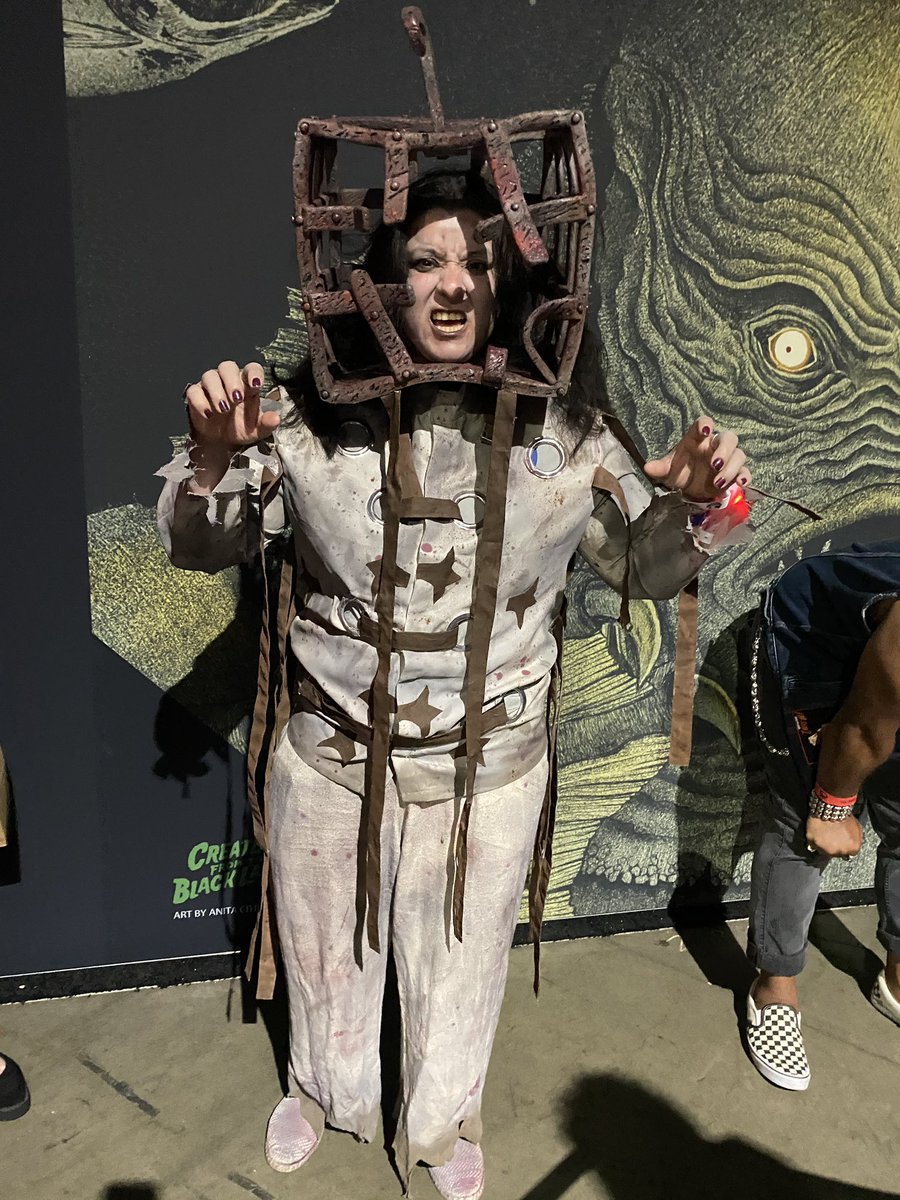 nholt4512's tweet photo. @HorrorNights What a Christmas Miracle! I knew along that Art of the Clown ๐คก is returning for TerrorTram this year. ๐ฅน Can this day get any better or worse, yep it did! ๐ If feels like a little HEAVEN and HELL this yearโs #HHN #HHN35 #midsummerscream. ๐๐ช๐คก๐ฉธ๐ช๐๐๐ฅ๐๐ค see you next year๐ https://t.co/WFs7Lu6MT2