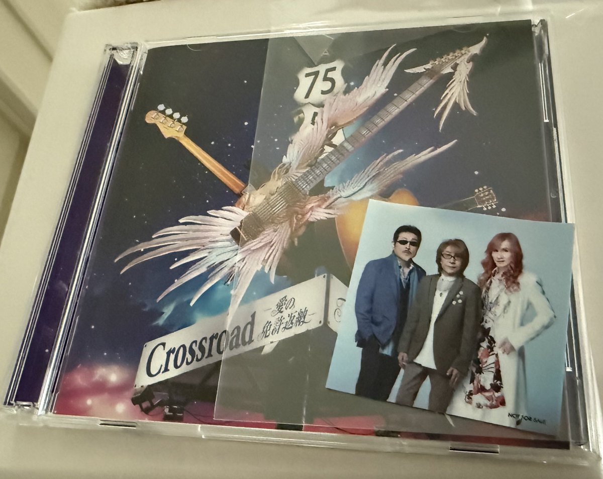 non_with_beet's tweet photo. 夫が取りに行ったCDよりも先に届いた- ̗̀📦 ̖́-

特典のシール小っちゃくて良き(*•̀ㅂ•́)و✧ https://t.co/Ky1SArDK7R