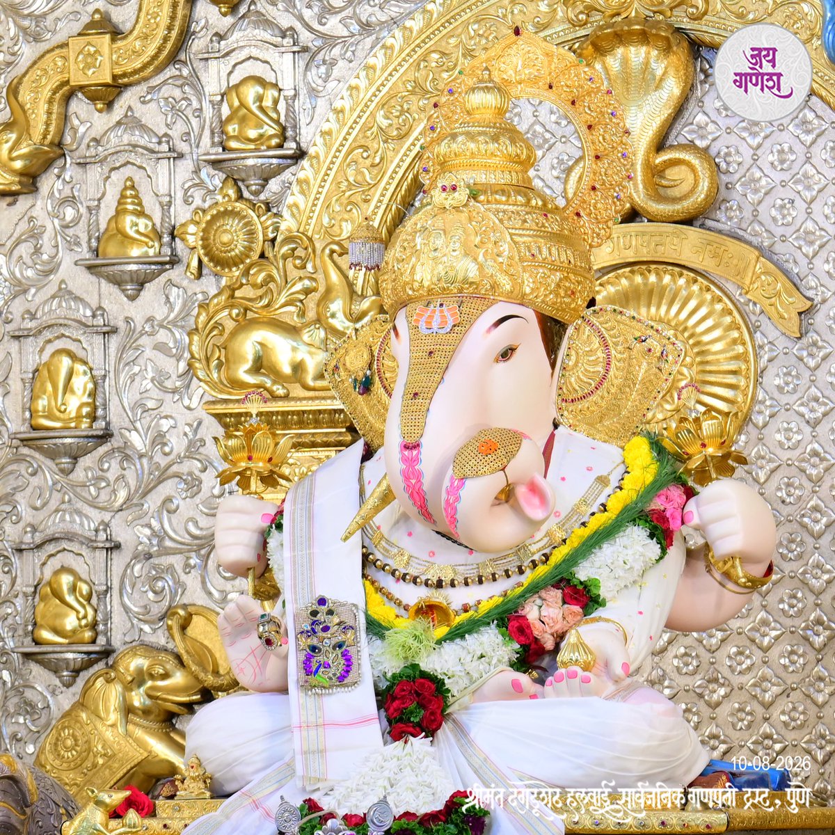 DagdushethG's tweet photo. प्रणम्य शिरसा देवं गौरीपुत्रं विनायकम् |
भक्तावासं स्मरेन्नित्यमायुष्कामार्थसिद्धये ||
.
.
.
.
.
.
#shrimant #dagdusheth #shrimantdagdushethhalwaiganpati #ganpati #ganpatibappa https://t.co/VQQvz1glXp