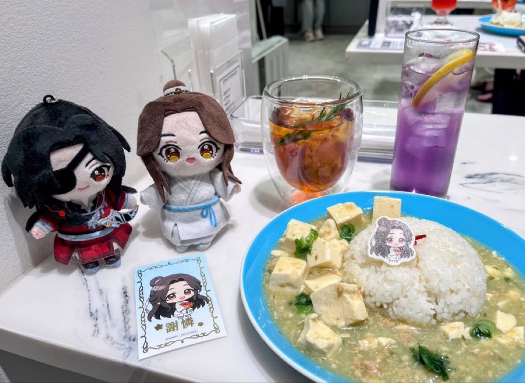hermesrenatin's tweet photo. ろしゃおのカフェの後は天官カフェへ🥰白麻婆は辛くなくて食べやすかった！海老チリと海老マヨのプレートも美味しかった🍤カフェはしごしたので、お腹ぱんぱん✨ https://t.co/oangOnQf6P