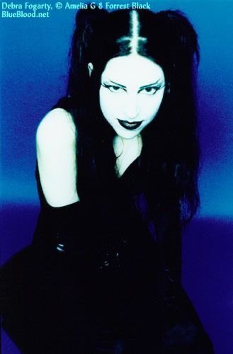 bab0oshk44's tweet photo. Diva Destruction's Debra Fogarty for "The Bats" gallery in 2000 https://t.co/JSepqkJWXI