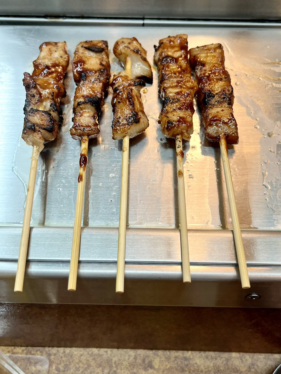 maaboomenman's tweet photo. 新潟市中央区西堀前通9-1528 第一ソシアるビるの【やきとりの名門 秋吉 新潟西堀店】の『酎ハイ[ウーロン茶](¥473税込)/純ケイ[5本](¥517税込)』/ピートロ[5本](¥512税込)/ヤキオニギリ(¥440税込)/赤ダシ(¥209税込)』♪安イケど美味イから食べ過ぎて高会計で落ち着く♪ #新潟グルメ #新潟居酒屋 #秋吉 https://t.co/Cg5k93CEth