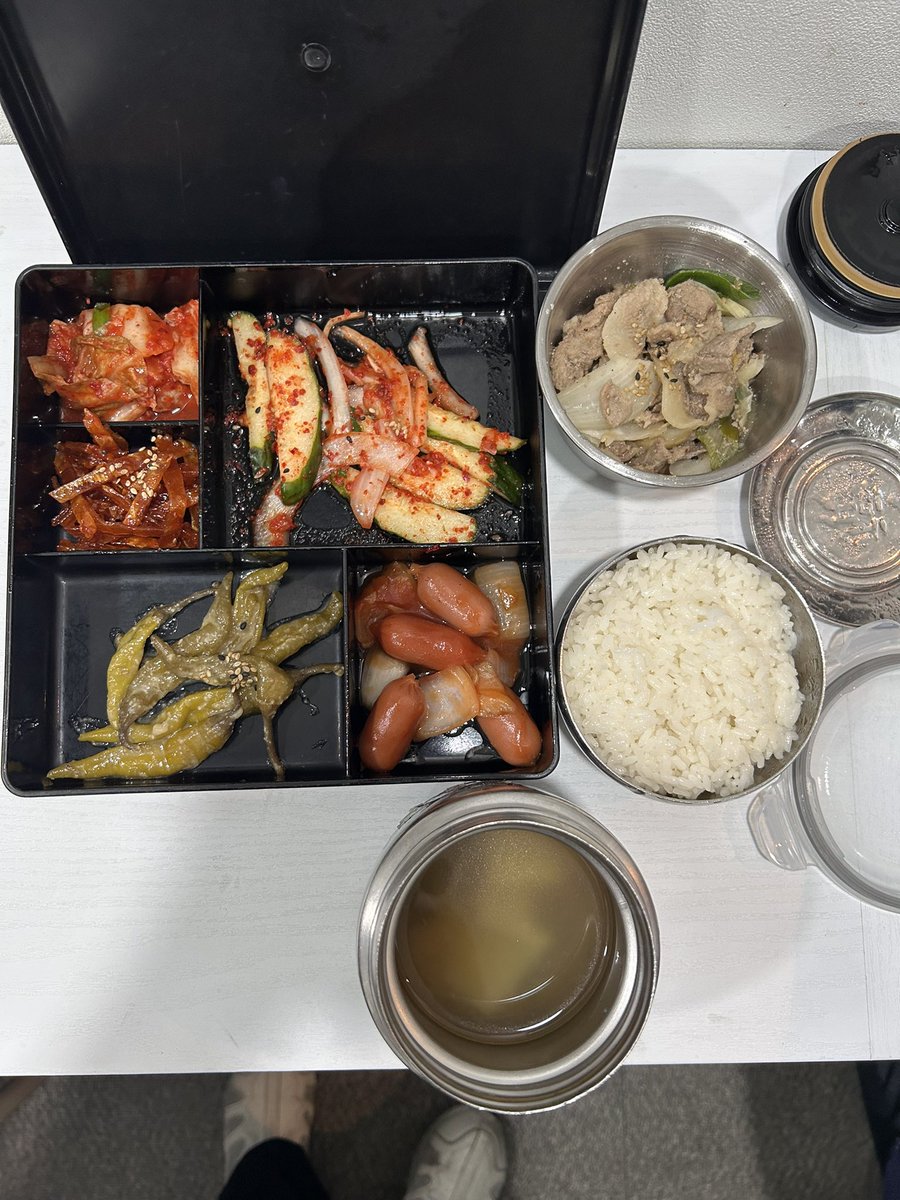 luminoussaju's tweet photo. 오늘의점심🥄_월,화 : 병원밥 
병원으로 매일갖다주는 집밥도시락
맛점하세요~😋 https://t.co/CHxd9TILYq