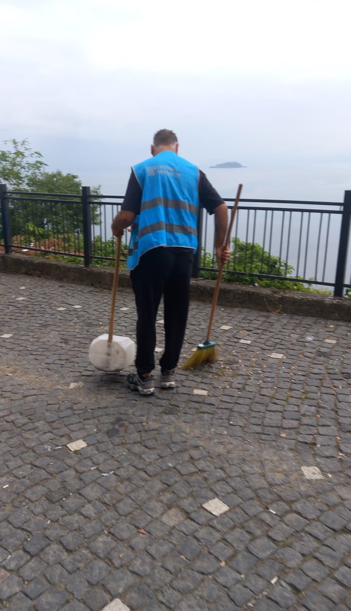 GiresunDsm's tweet photo. Haklarında kamuya yararlı bir işte ücretsiz çalıştırma yükümlülüğü verilen yükümlüler şehrimizin cadde ve sokaklarında temizlik faaliyetlerine devam ediyorlar.
#cte
#DenetimliSerbestlik
#kamuhizmeti https://t.co/m7679CtNGI