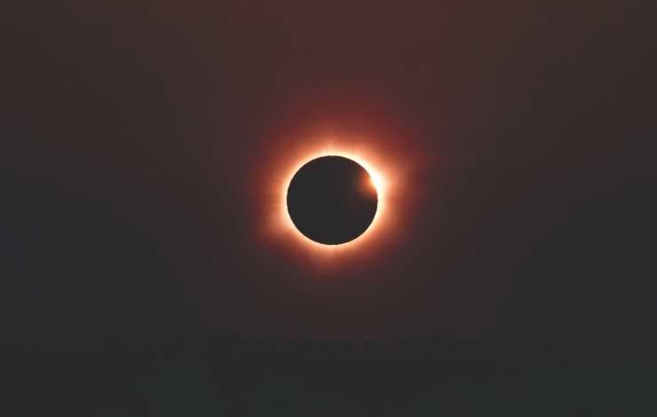 MADRID's tweet photo. 🌘 Te ofrecemos toda la información para ver el histórico #eclipse de Sol del 12 de agosto en #Madrid

'Un fenómeno que merece la pena contemplar al menos una vez en la vida', afirma Telmo Fernández, director de @PlanetarioMad 🔭 

👉 https://t.co/Fj853UnNHT https://t.co/pSZpmz01b6