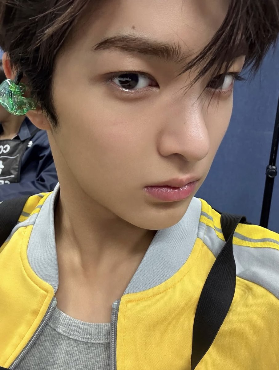 mmmeeeloong's tweet photo. 안건호얼빡사진계속해.영원히얼빡사진찍어줘제발 https://t.co/JuQXtw5bD3