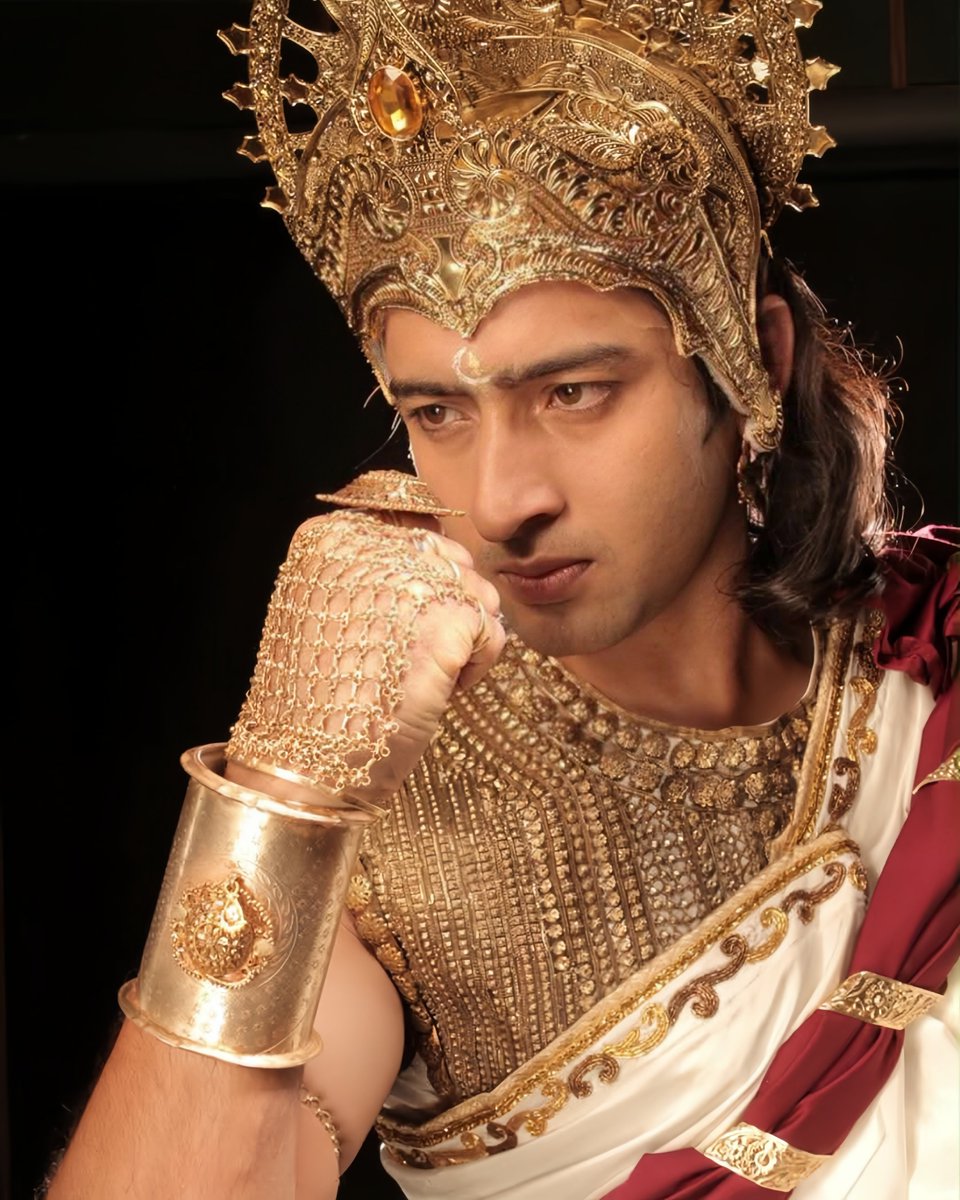 Shaheerparadise's tweet photo. Kinda obsessed with his hand accessory 🥹 https://t.co/XcpUVC8Ytn