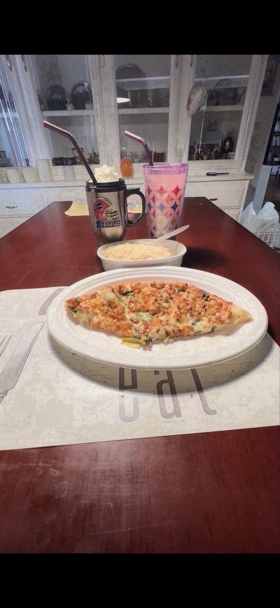 carson_louis's tweet photo. Dinner 🥘Pepz pizza 🍕 salad 🥗mixed berries with whip cream smoothie and ice 🧊tea 🍵yummy 😋nom nom 😋nom #pepzpizza #salad #mixedberrieswithwhipcreamsmoothie #greencoldtea #yummynomnomnom #food_is_good09 #saverorysummerrings #amsrmutbangfood #nextlevelchef👨‍🍳 https://t.co/xFMyxH7Qmg