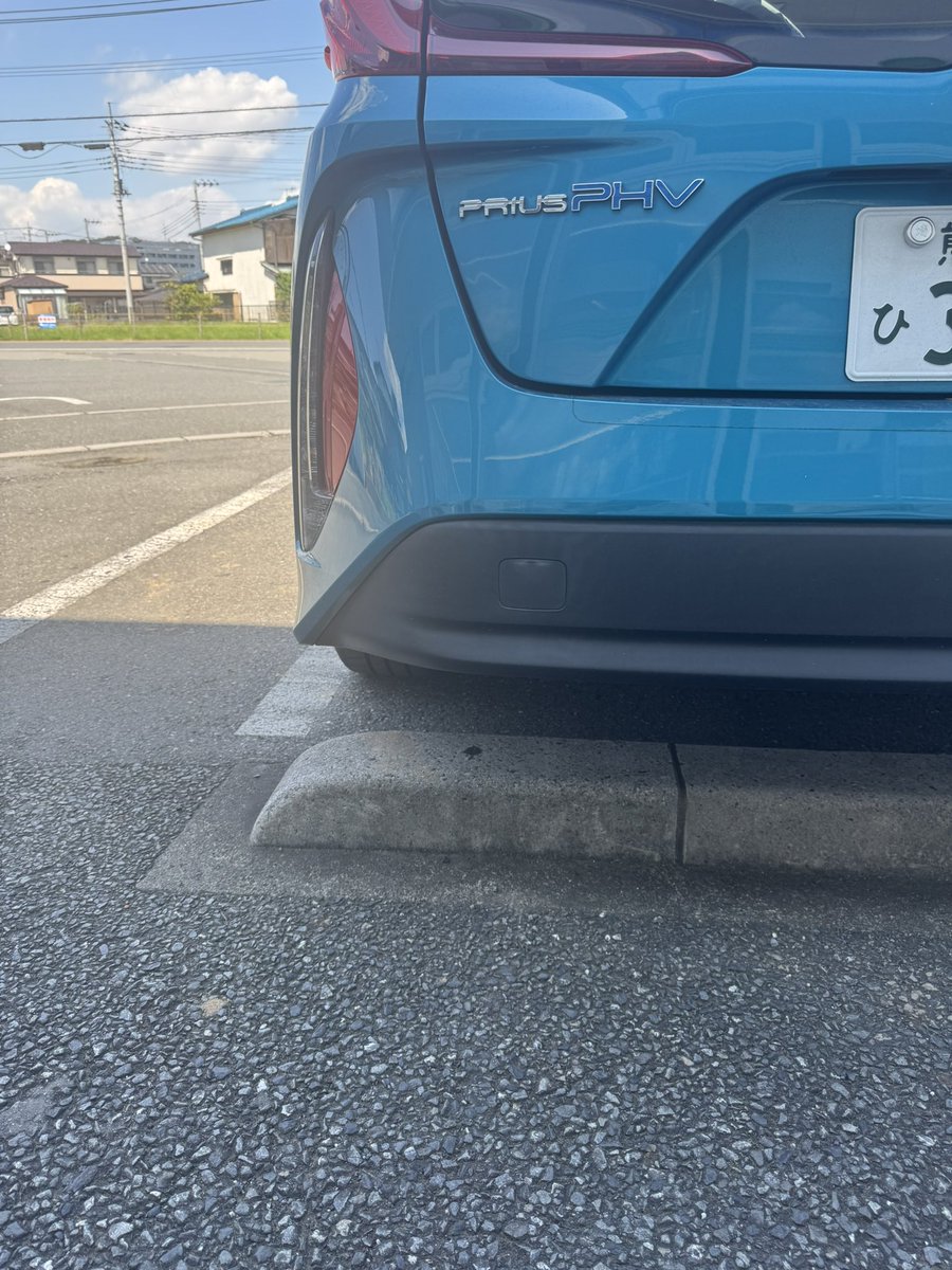 kei_NB6C's tweet photo. バッグランプだけハロゲンで変えたいなぁ
と思ったんだけど、もしかしてめんどくさい??
思い返せば、SAIもナンバー灯ハロゲンでテールランプ外さないと変えられなかったし、
ハイラックスも荷台カバーしてたせいで外さないとだったし、意図してないけどリア周りめんどくさいばっかりの車ばっかりだった https://t.co/79lUgyRRCS