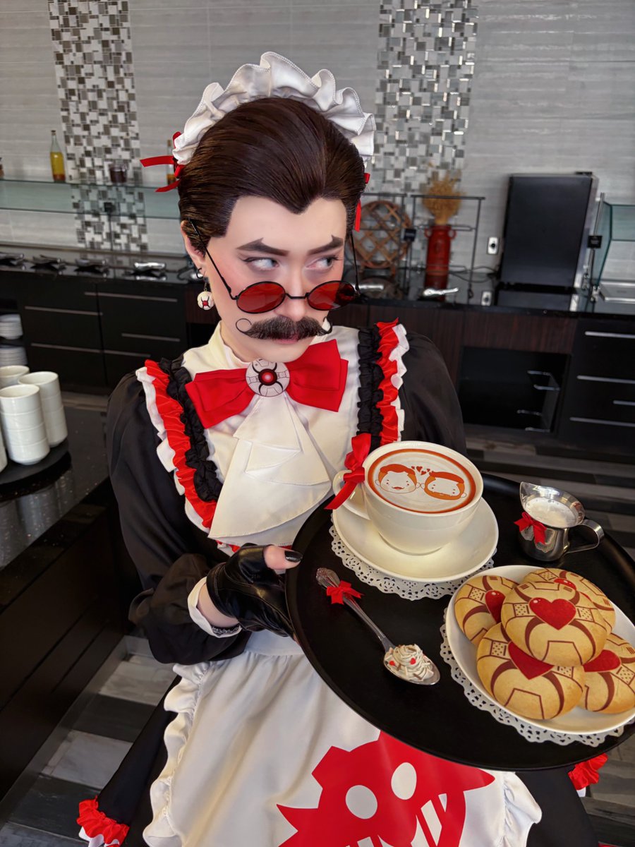 flutebotnik's tweet photo. maidbotnik cosplay debut! so proud of how it all came together.
#stobotnik #drrobotnik #agentstone https://t.co/XTQpu58oHQ