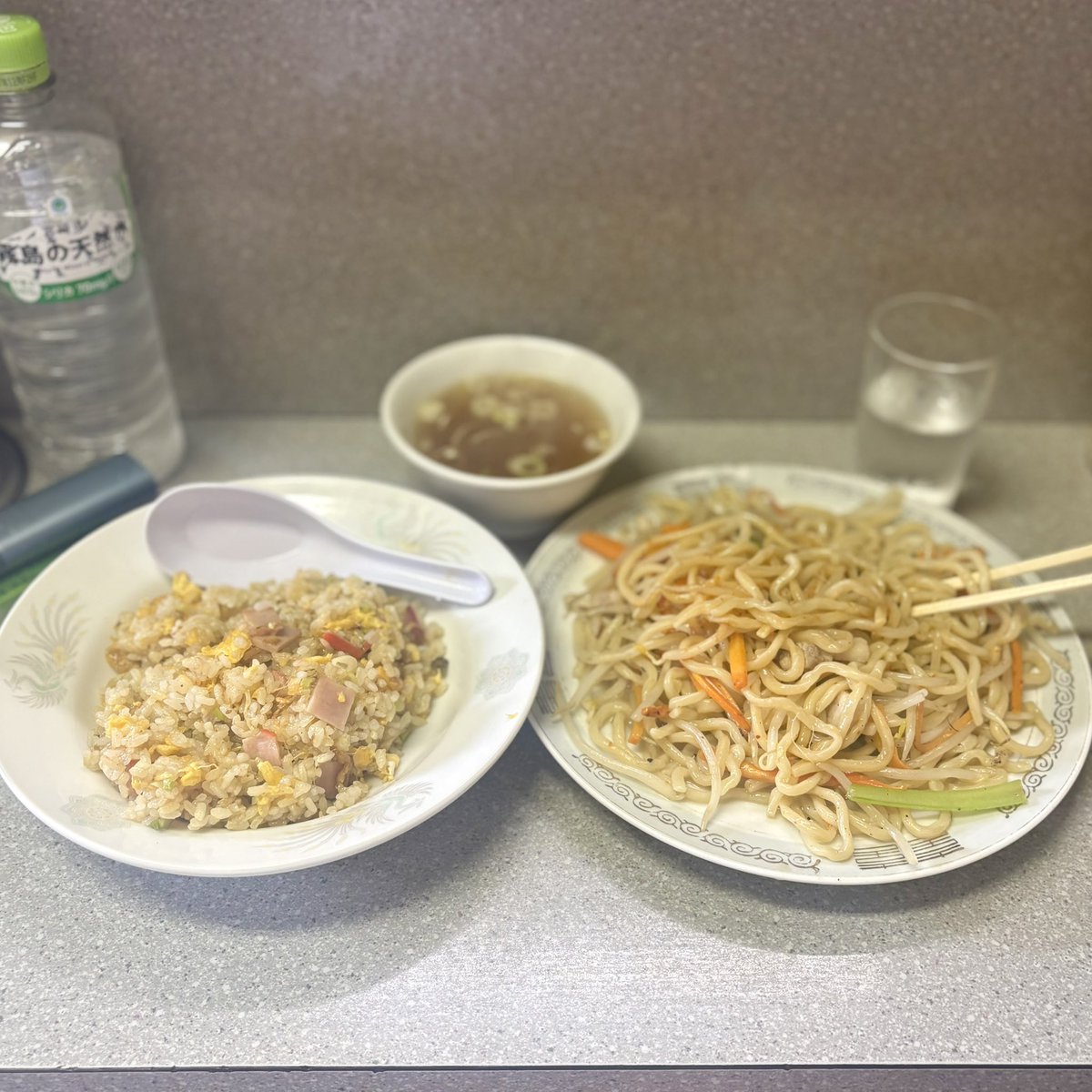 kit_ko_oji's tweet photo. 昨日と今日の昼飯は娘々与野
明日から店は三連休だってさ https://t.co/bJiZ01KBxC