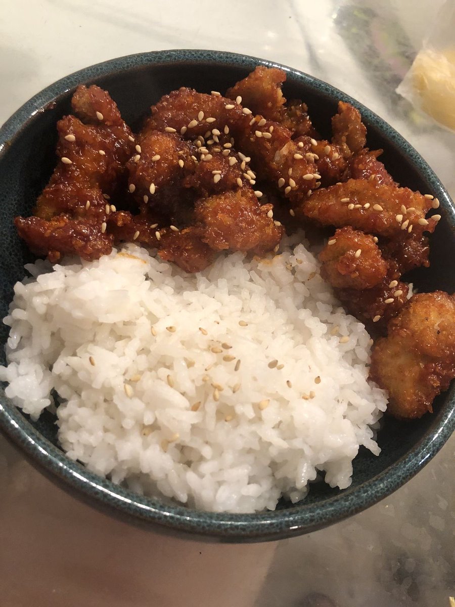 raeisasleep's tweet photo. Lunch: chicken rice bowl &amp; boba tea https://t.co/IBgVAWqHcW