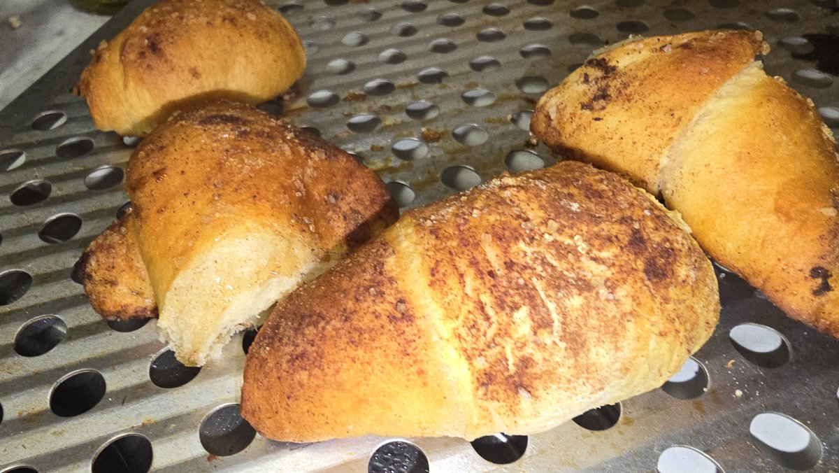asavvyidiot's tweet photo. We need the crispy outer layer and the gooey inside.

With a good orthodontist, to make sure we have the right bite structure.

I'm sure that will taste good. https://t.co/vE44CRq9EF