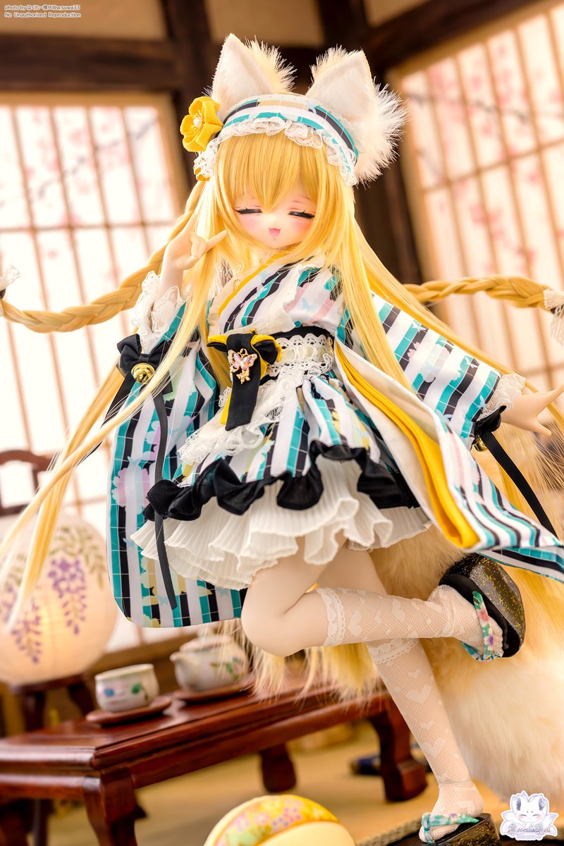 hoshiyume_bjd's tweet photo. 🌟委託商品のご紹介🌟
#RosenliaDoll 様の依頼商品
衣装セット「「メイド万華鏡」 和風メイド服 のご紹介です！

◆セット内容◆
　狐のお耳　＊１点
　狐のおしっぽ　＊１点
　ヘアリボン　＊１点
　花の髪飾り　＊１点
　着物（トップス） ＊１点
　着物（スカート）＊１点
　パニエ　＊１点
　作り帯 　＊１点
　作り帯リボン　＊１点
　エプロン　＊１点
　ソックス＊１ペア
※ドール・撮影小物などは付属品ではありません。

◆テスト済サイズ◆
　MDD（s・m・l胸通用）
　DDP
　SDM
　KUMAKO
　imomodoll 1/4 (咪咪 Ver.2)
　その他サイズがSDMと近い40㎝ドール・1/4サイズドールは基本的に着用可能です。

💕お取り扱いカラー・税込価格💞
紫狐、桜狐、翠狐、赤狐
14600円(税込)