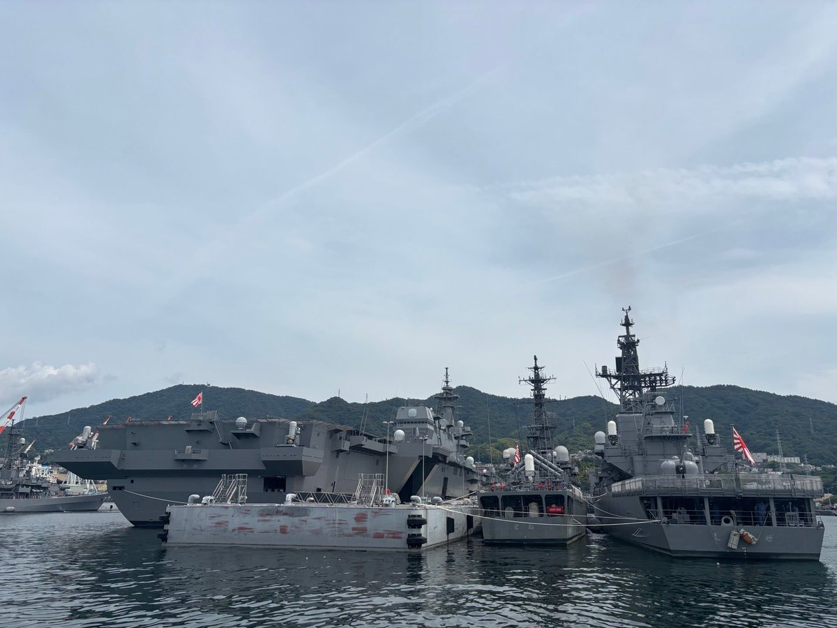 PEltptlt's tweet photo. かが、とね、しまかぜ
 (@ 呉 艦船めぐり in 呉市, 広島県) https://t.co/hNCSCmhUnh https://t.co/9HS3GDJmAg https://t.co/fbGoFgktx0