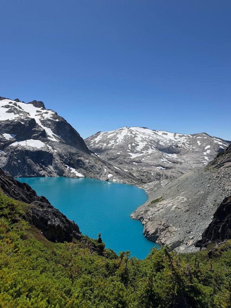 Judcsxowe's tweet photo. 🏔 The turquoise water, alpine scenery, and peaceful trails make Pea Soup Lake a perfect summer hiking destination. https://t.co/G0iK1uQhYE