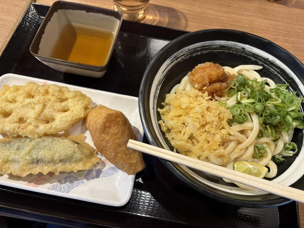 wild_moon_319's tweet photo. お墓参りのあと
ナスとレンコンとおいなりさん。
うろんは2玉。 https://t.co/8zYwSuNOHl