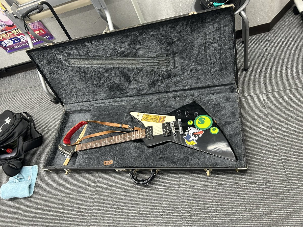 fuyuse0128's tweet photo. 息子が本物のドラムを叩いてみたいと言っていたので、
ふたりで初めてスタジオに行ってきた。

好き勝手に叩いてみて、最後は曲終わりのキメの部分だけやってみた。

どがんやったね？
おっとんが初めて自分で選んだ楽器だよ。
また行こうね。 https://t.co/ZO3Z4YHW5V