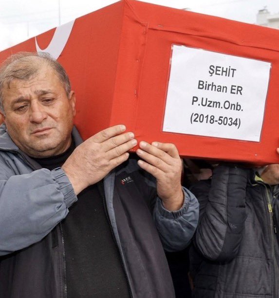 gokceekatunn's tweet photo. Karanlıkta koşanlar karanlıkta düşecekler.

Biz hep burada olacağız. https://t.co/Gu1XoGjMiZ