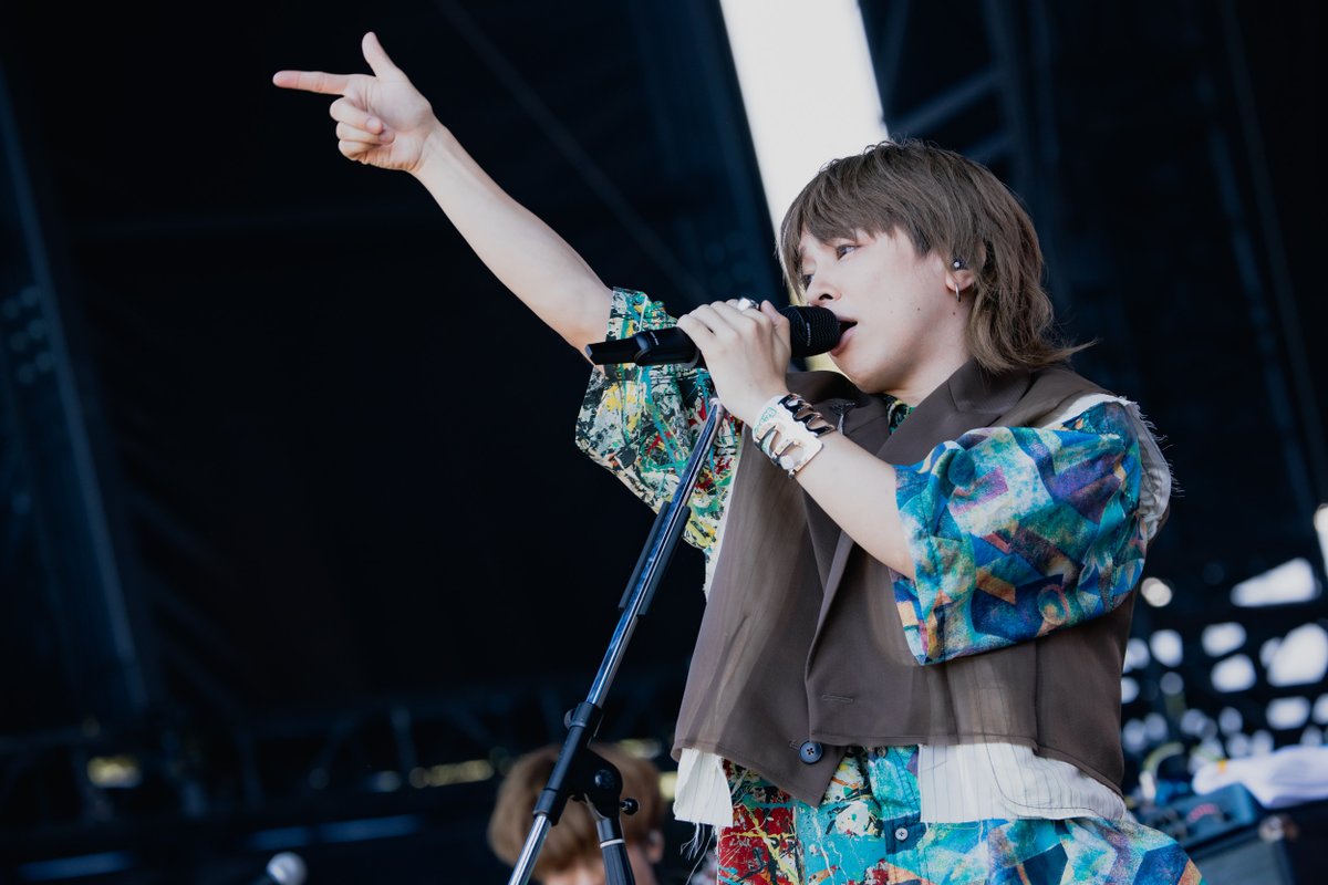 luckyfm_fes's tweet photo. 【SetList + Live Photos】syudou
LuckyFes'26
RAINBOW STAGE 8/10(月) 10:20～
▶︎https://t.co/e6NWVC9Knw

【SetList】
1. インザバックルーム
2. ビターチョコデコレーション
3. 爆笑
4. 我が栄光よ
5. あーあ
6. ラブトリップサマー
7. あいきるゆぅ
8. 暴露

@tikandame 
#syudou https://t.co/2k16qdZpyo